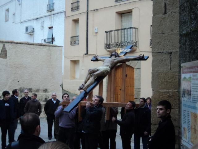 Imagen: Semana Santa de 2012 en Salas Altas. Imagen del Santo Cristo en su peana.